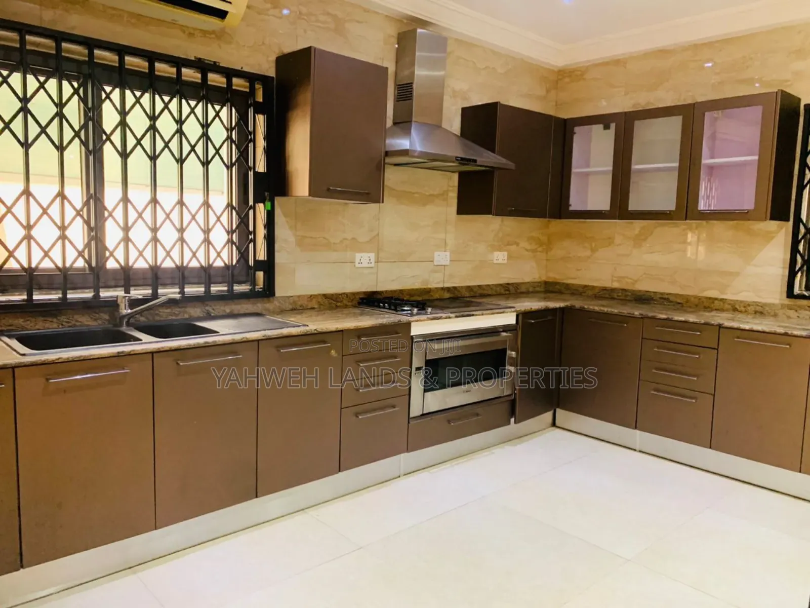 4bdrm House in Airport Residential Area for rent