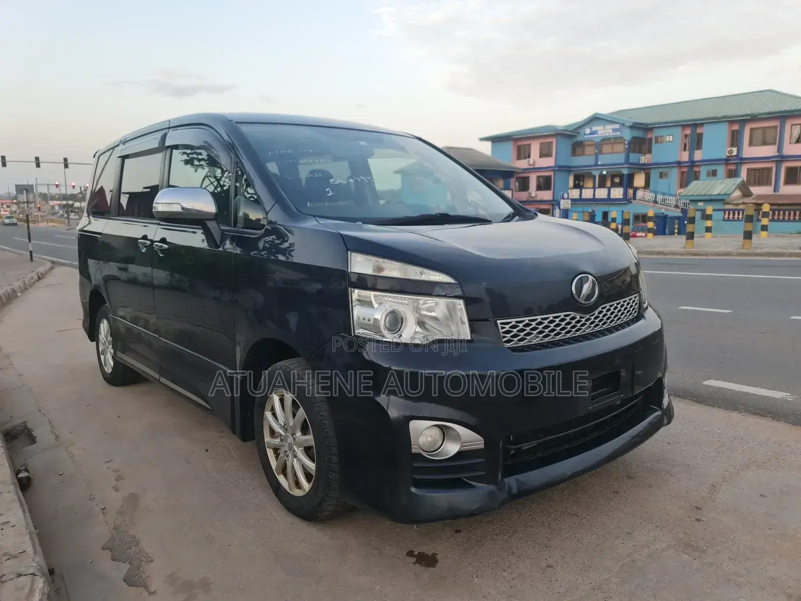 Toyota Voxy 2013 Black