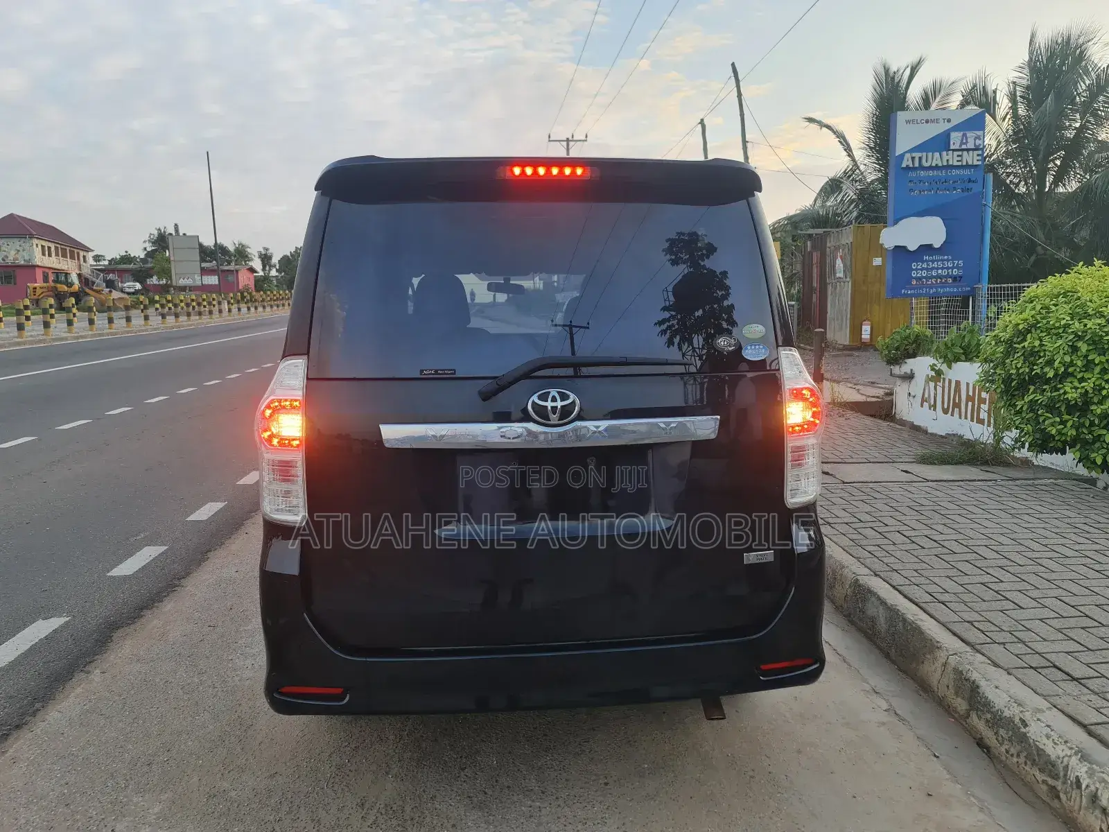 Toyota Voxy 2013 Black
