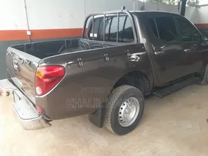 Mitsubishi L200 2009 Brown