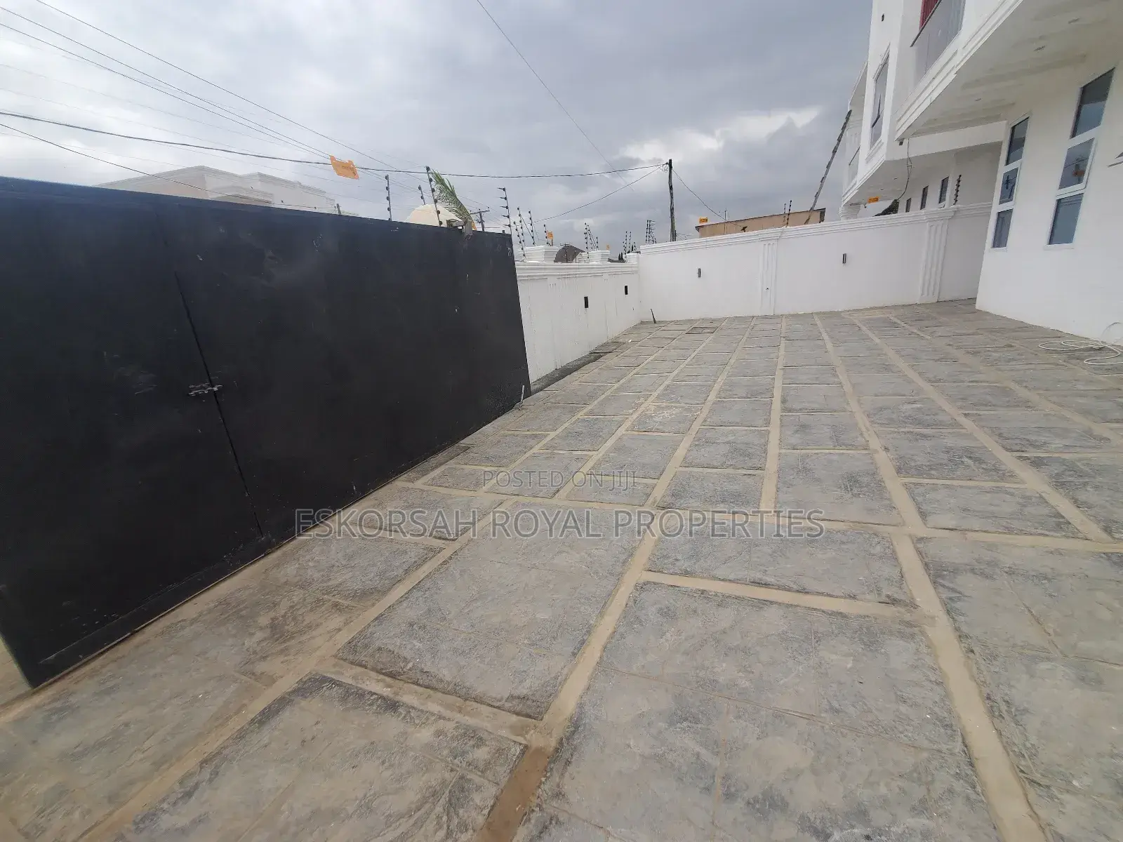 4bdrm House in Ashaley Botwe for sale