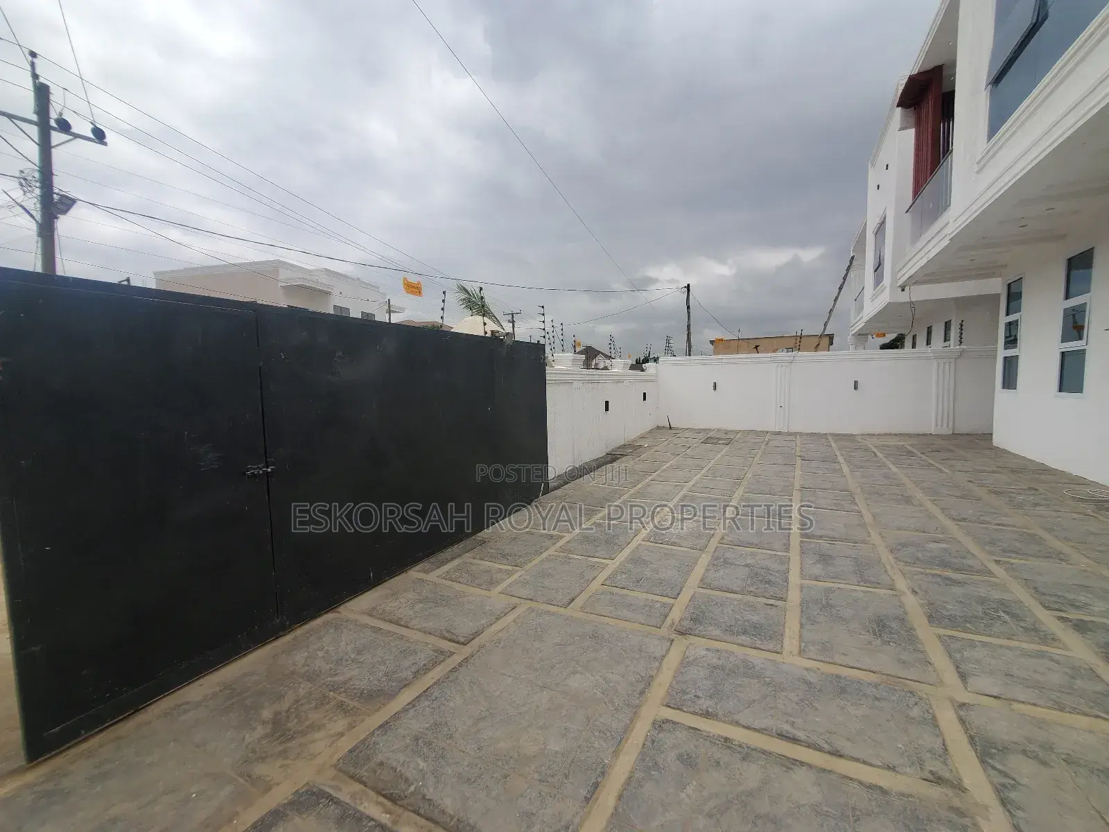 4bdrm House in Ashaley Botwe for sale