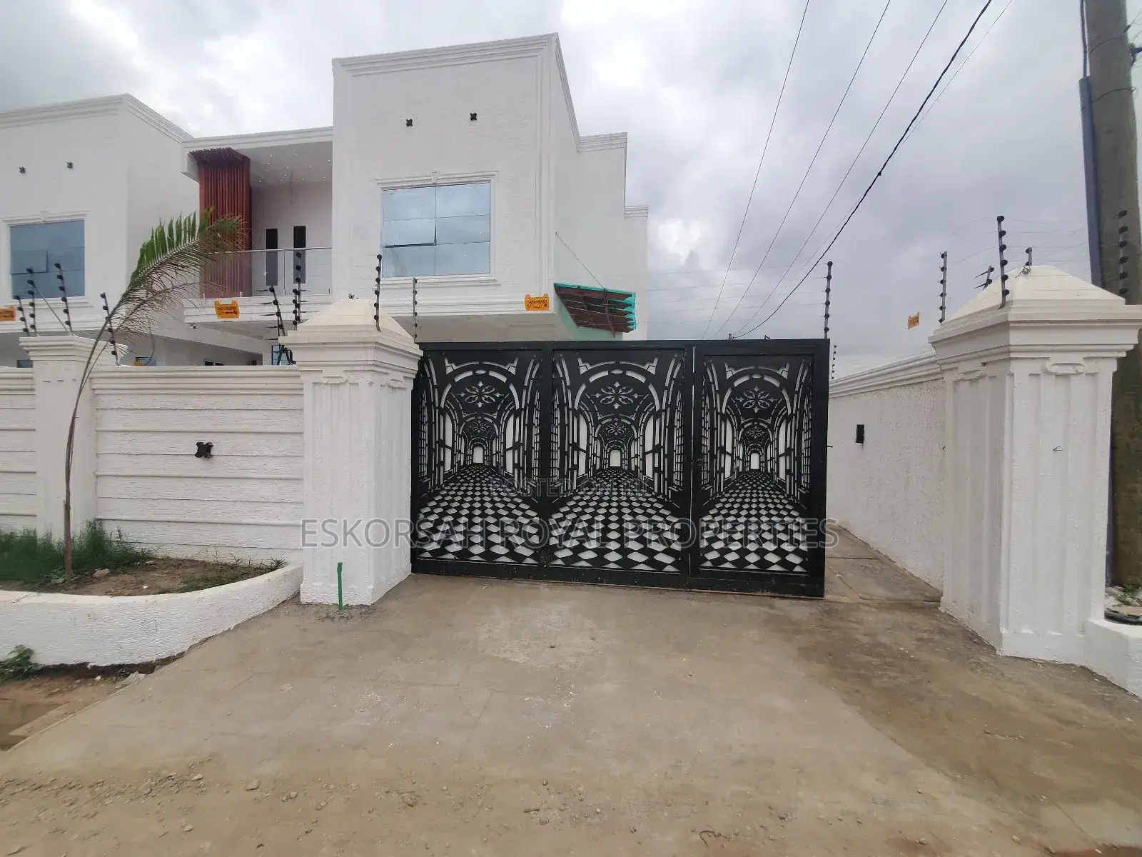 4bdrm House in Ashaley Botwe for sale