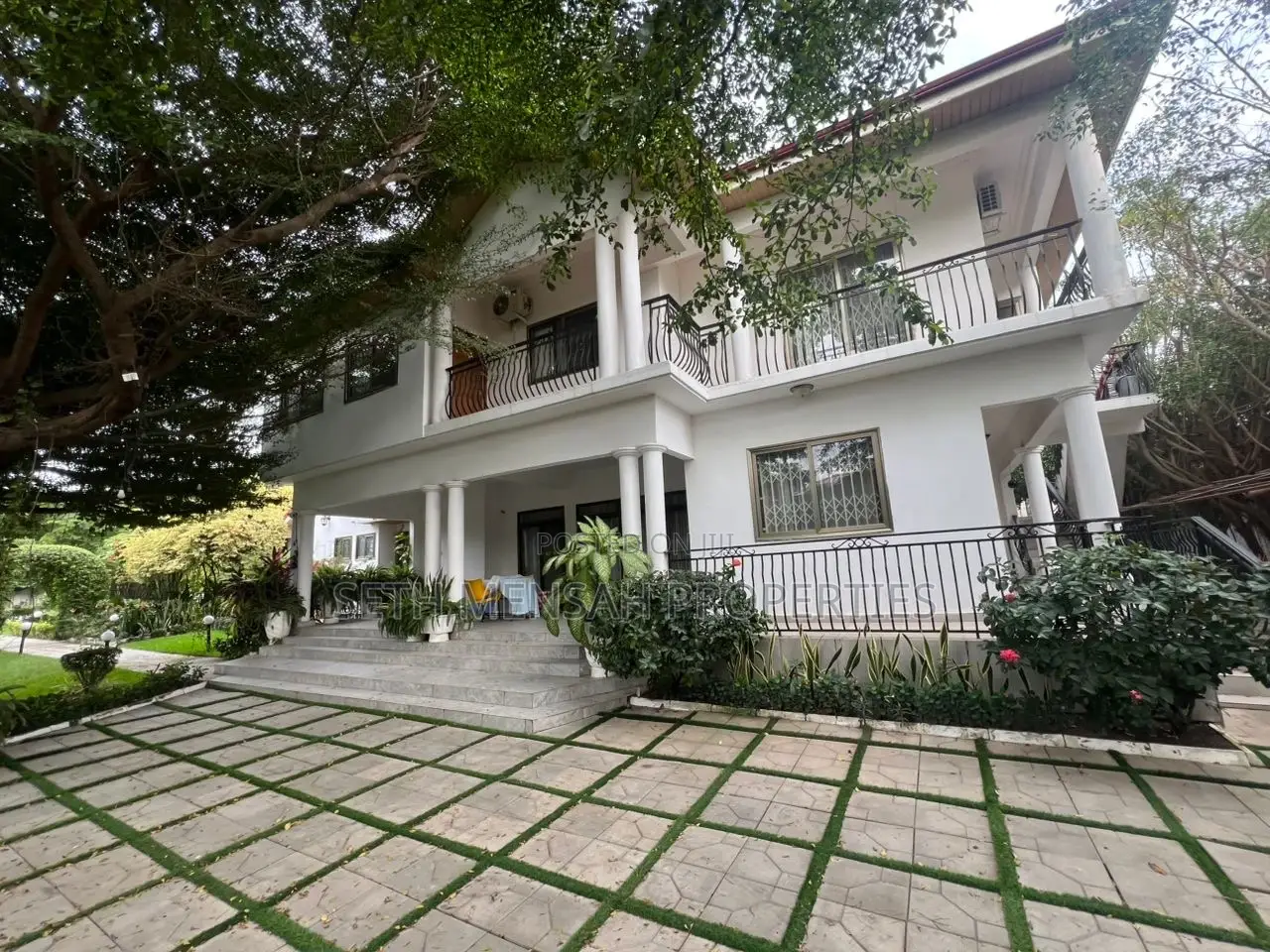 Furnished 2bdrm Apartment in Skm, Parakuo Estate for rent