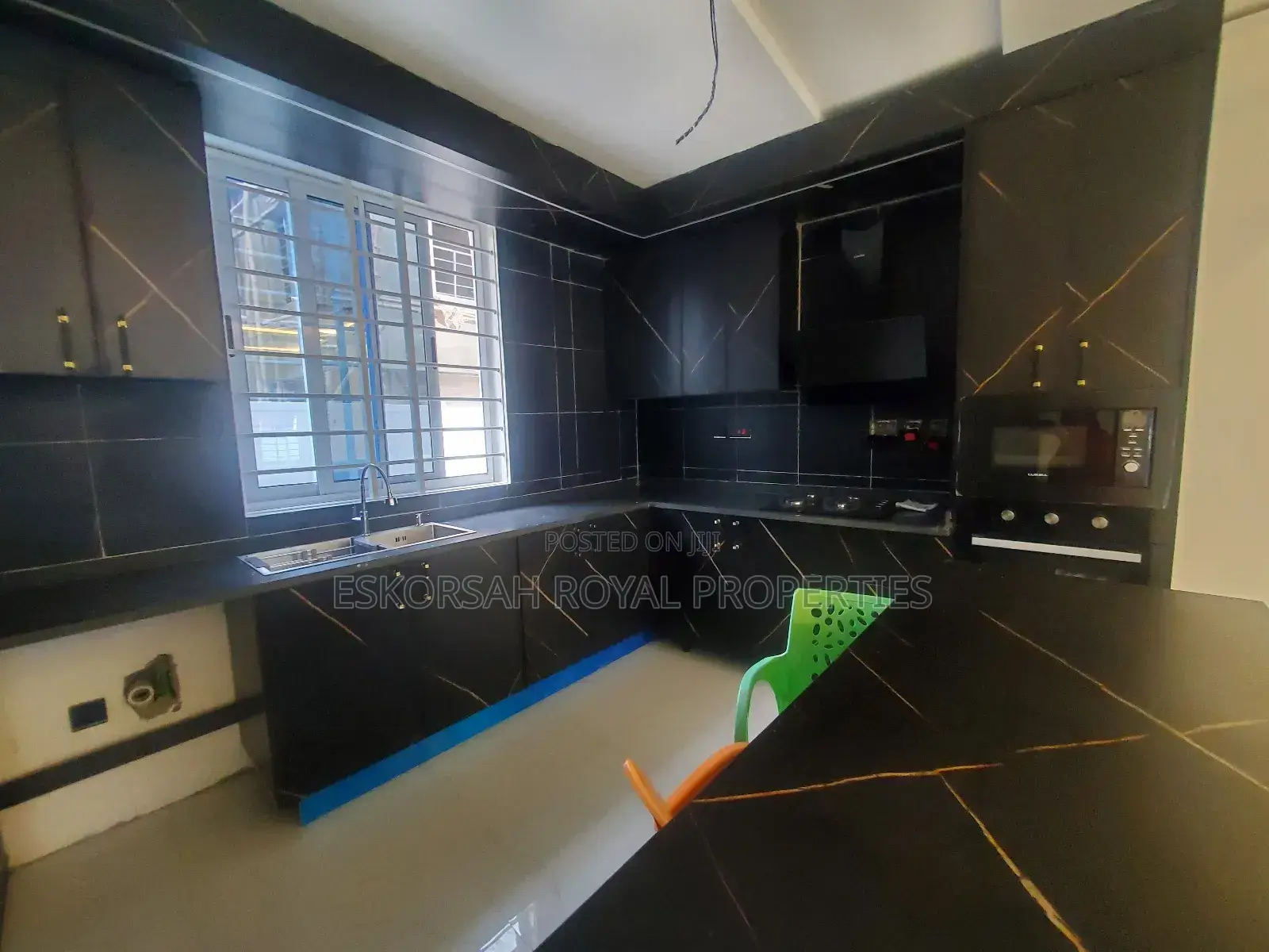 4bdrm House in Ashaley Botwe for sale
