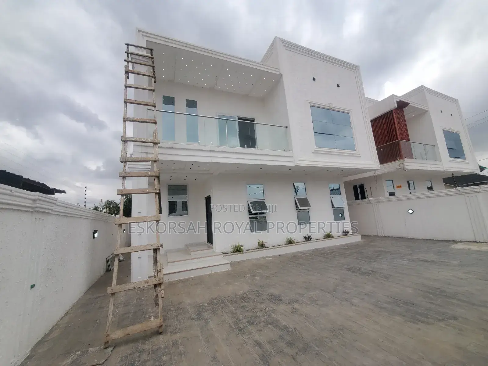 4bdrm House in Ashaley Botwe for sale