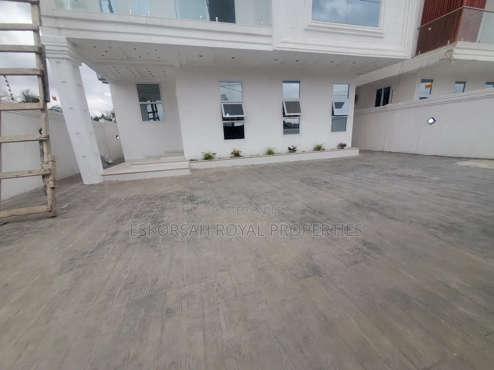 4bdrm House in Ashaley Botwe for sale