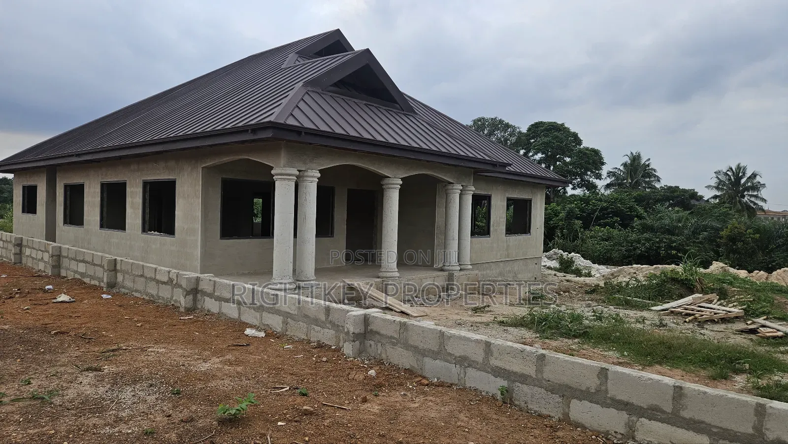 4bdrm House in Appiadu Kokoben, Kumasi Metropolitan for sale