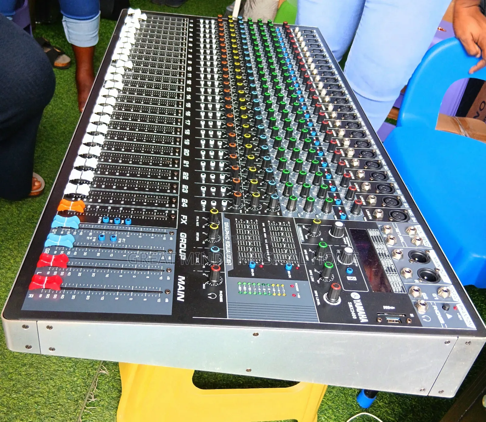 Yamaha SMX 2400 Professional Mixing Console