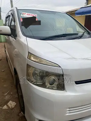 Toyota Voxy 2013 White