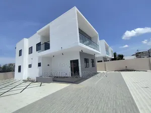 Furnished 4bdrm Mansion in 4 Bedroom With, Tema Metropolitan for sale