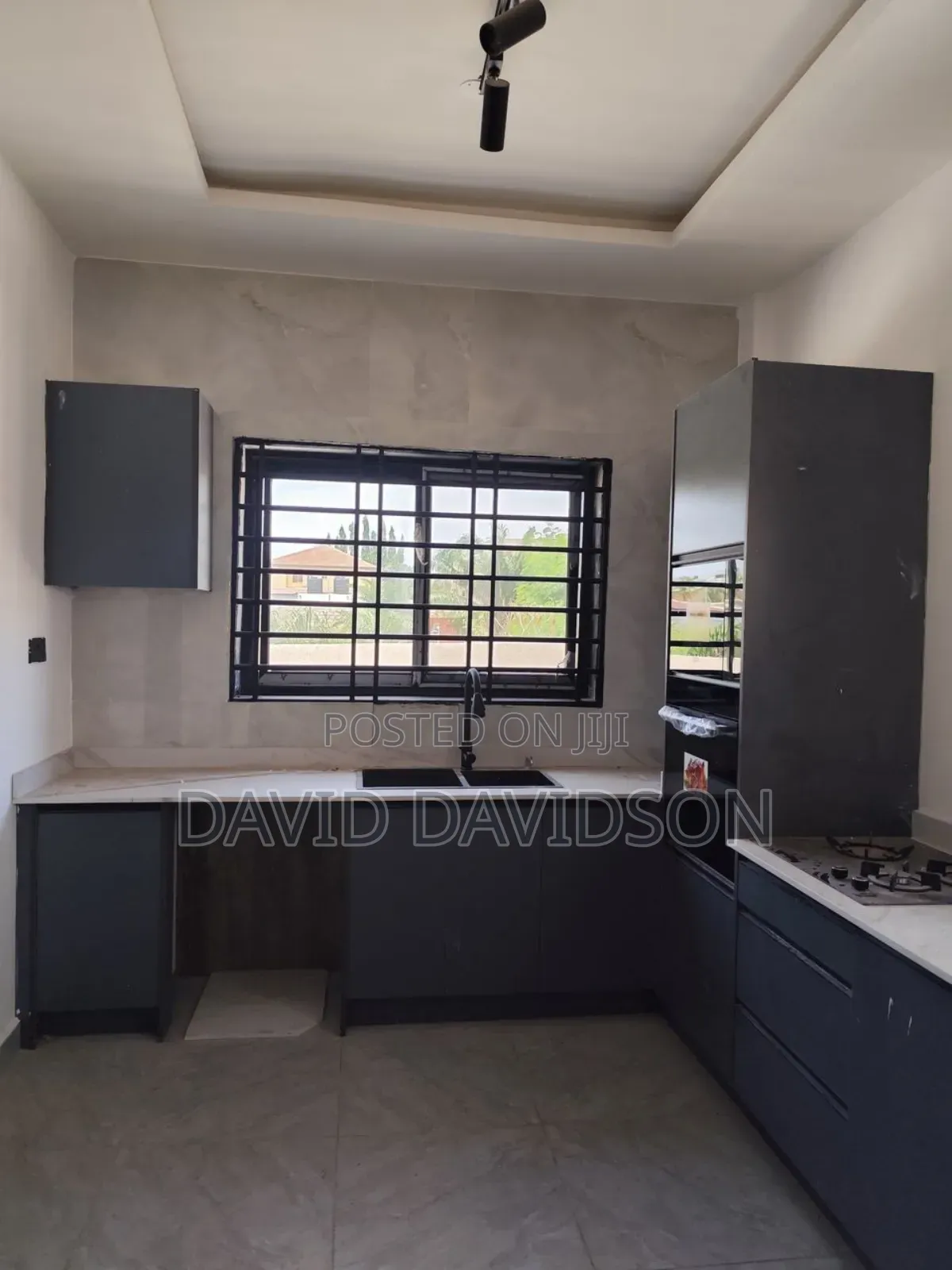 Furnished 4bdrm Mansion in 4 Bedroom With, Tema Metropolitan for sale