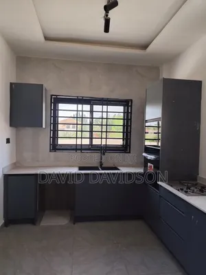 Furnished 4bdrm Mansion in 4 Bedroom With, Tema Metropolitan for sale