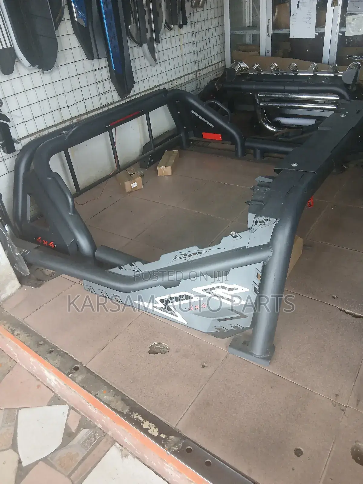 Hulix and Ford and Others Rolling Bar