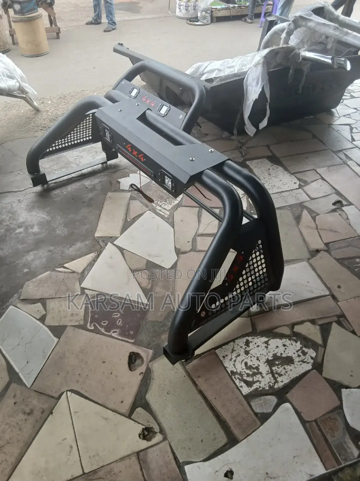 Hulix and Ford and Others Rolling Bar