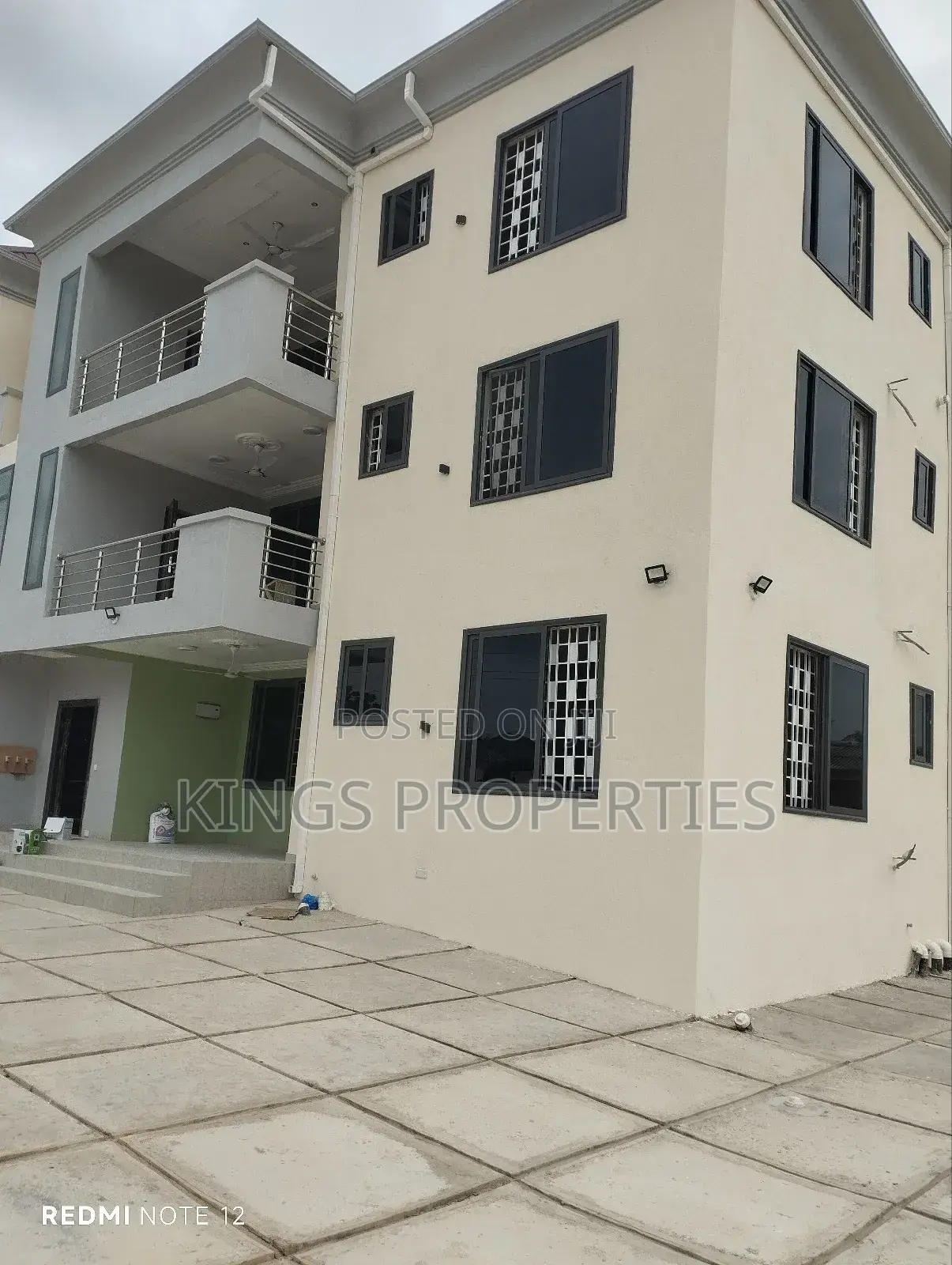 2bdrm Apartment in Blackie Mtn, Ngleshie Amanfro for rent