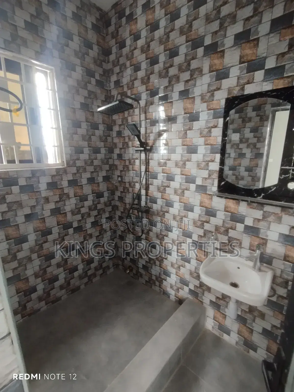 2bdrm Apartment in Blackie Mtn, Ngleshie Amanfro for rent
