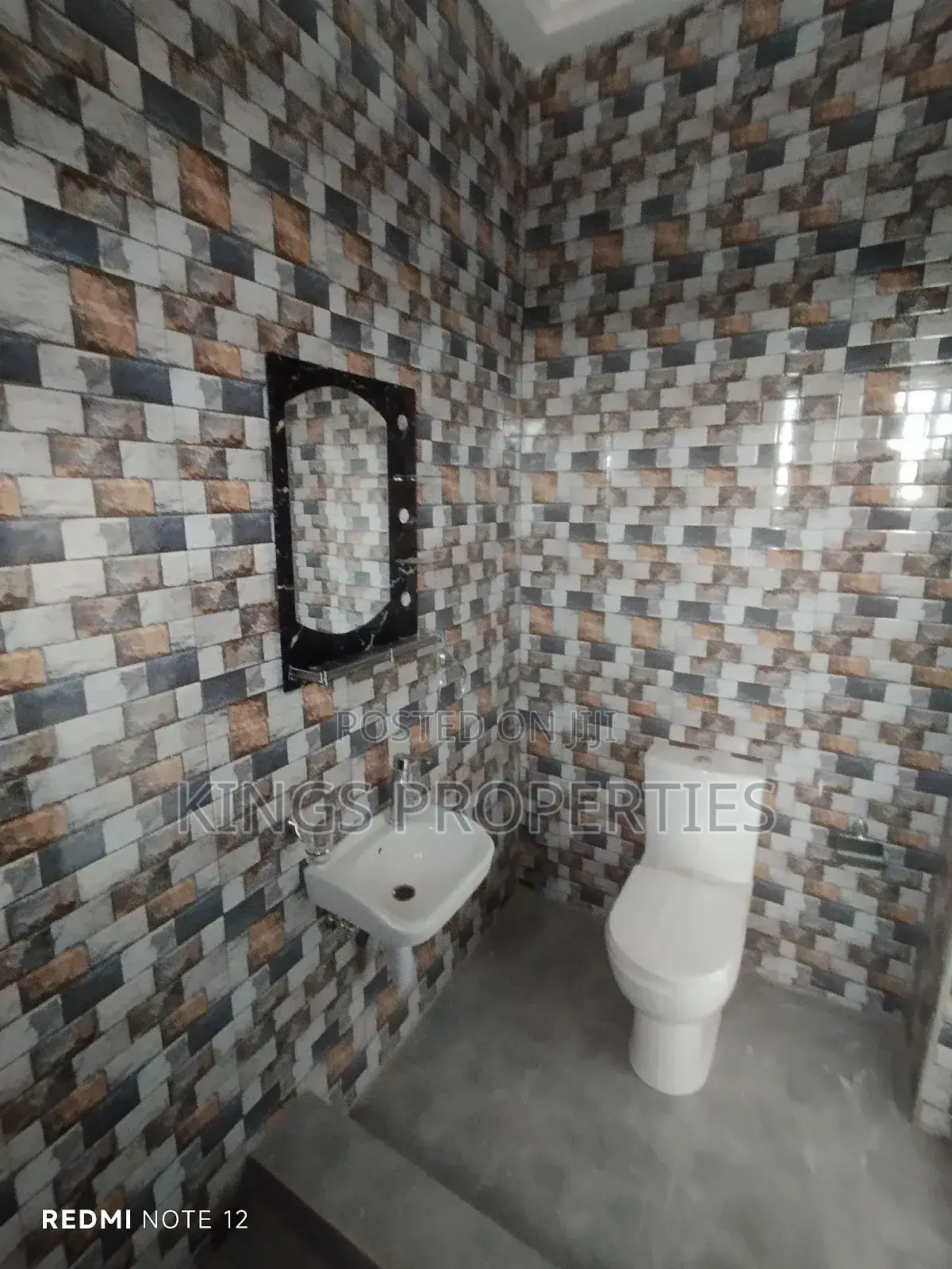 2bdrm Apartment in Blackie Mtn, Ngleshie Amanfro for rent