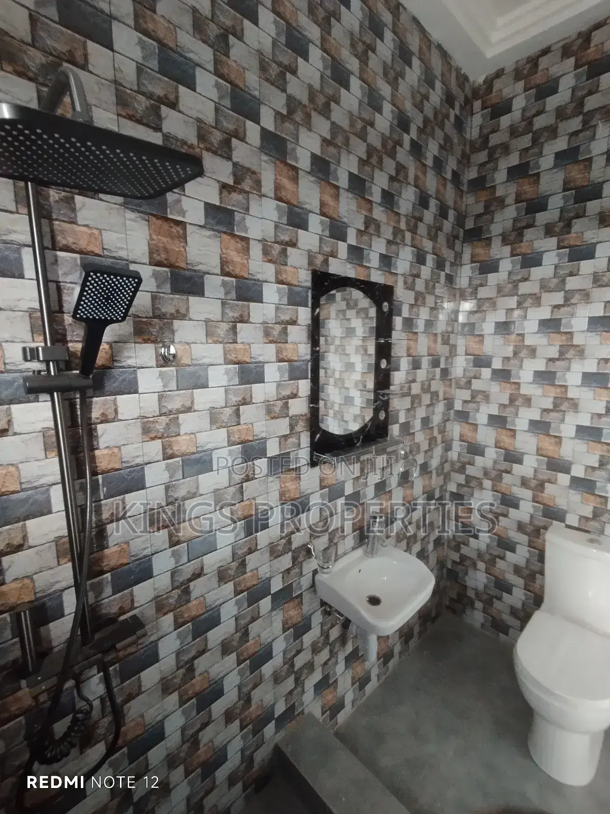 2bdrm Apartment in Blackie Mtn, Ngleshie Amanfro for rent