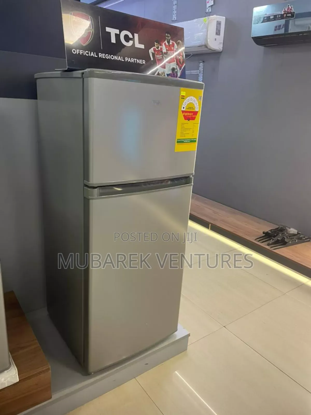 TCL 117l Top-Freezer Refrigerator