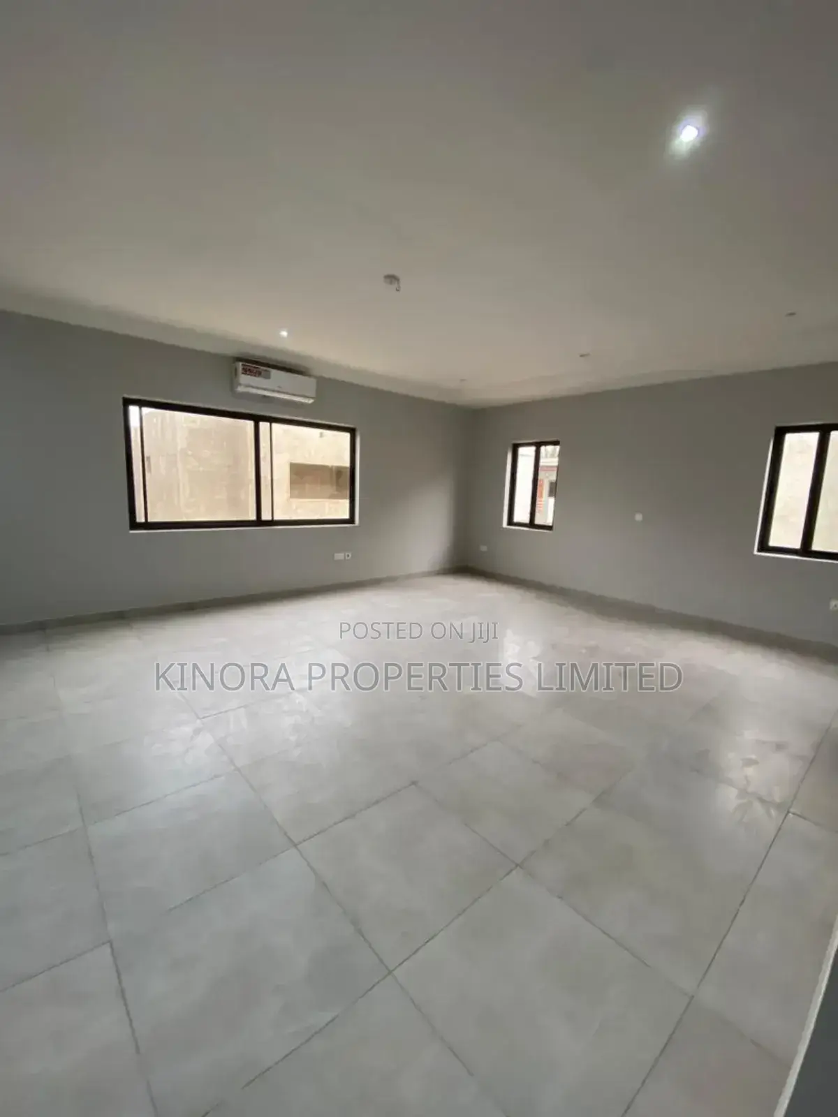 4bdrm Townhouse / Terrace in Total, Haatso for rent