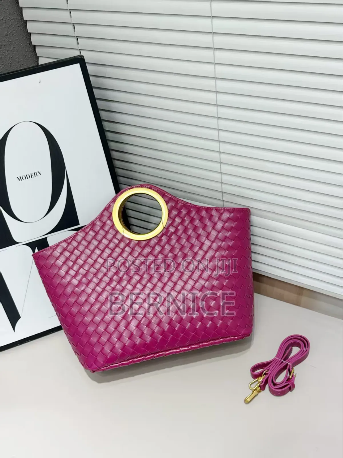 Stylish Woven Handbag Alert!
