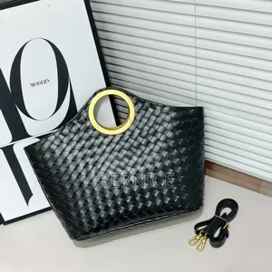 Stylish Woven Handbag Alert!