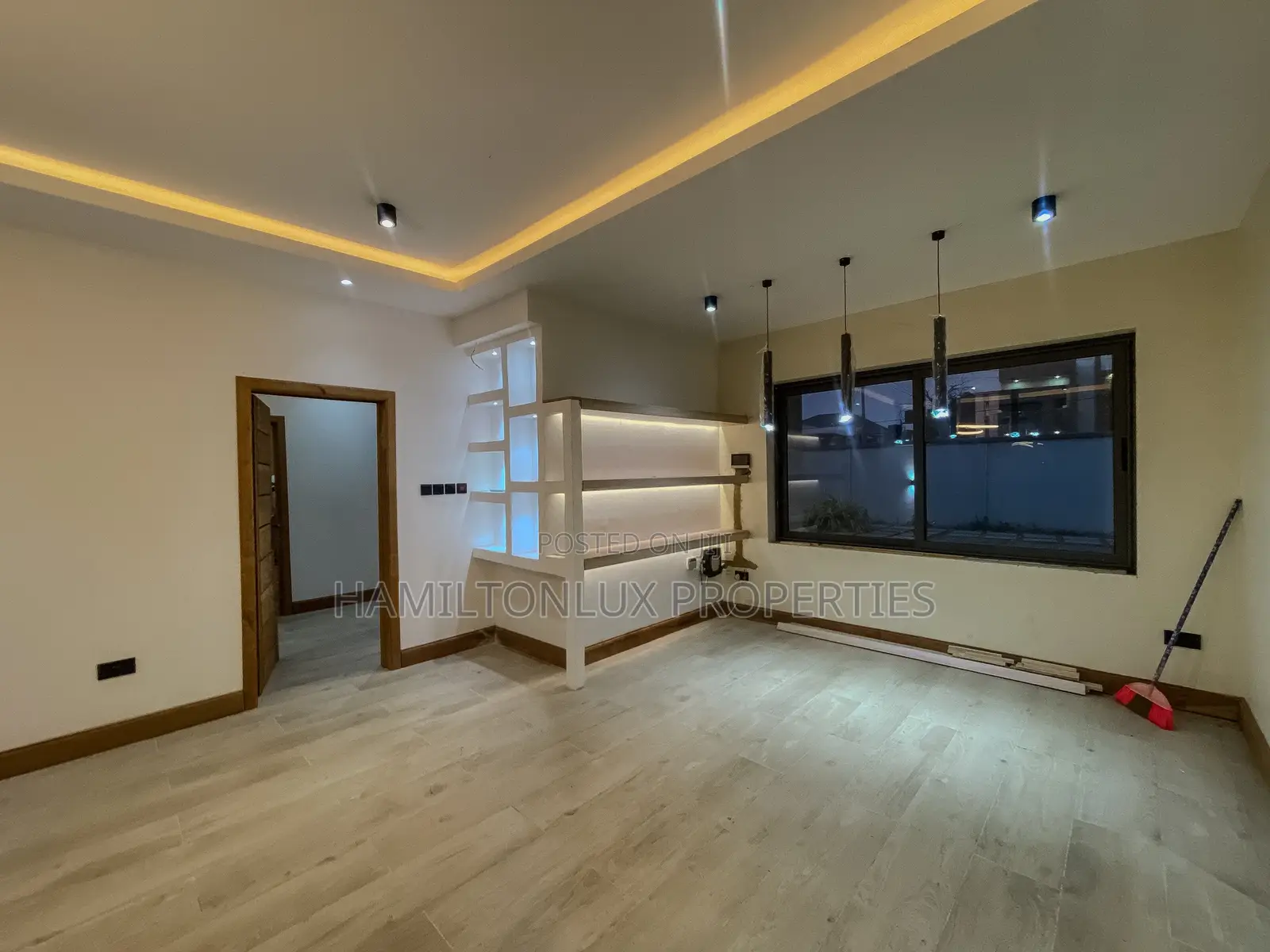 3bdrm House in Shell Road, Adenta for rent