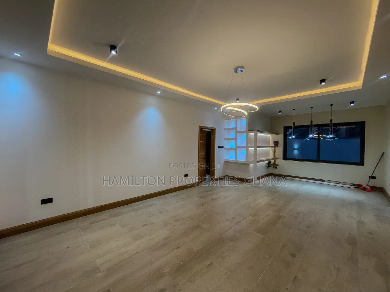 3bdrm House in Shell Road, Adenta for rent