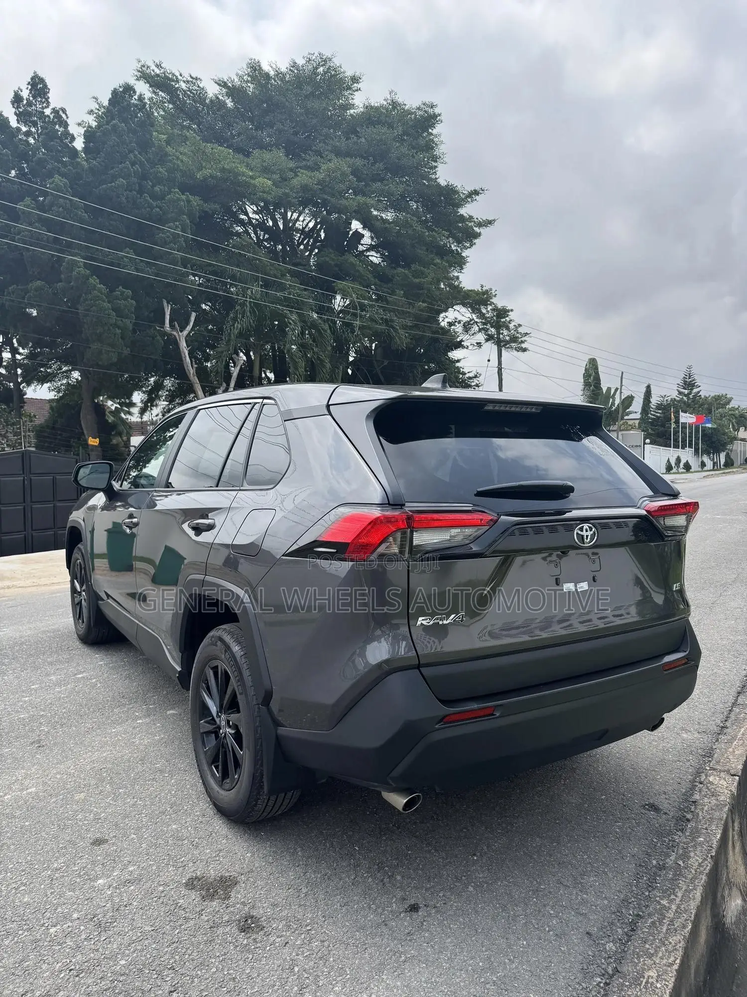 Toyota RAV4 LE 2025 Gray