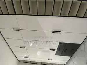 4bdrm House in Lake Side Estate for sale