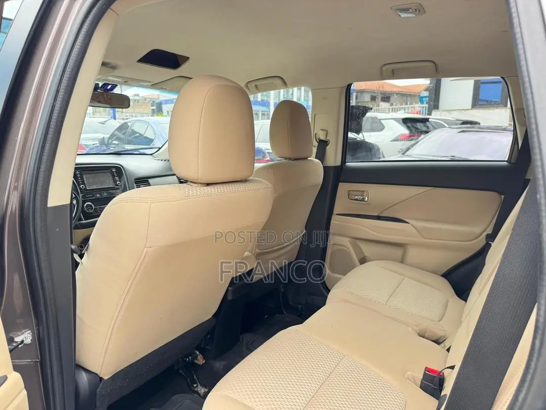 Mitsubishi Outlander SE FWD 2017 Brown