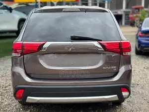 Mitsubishi Outlander SE FWD 2017 Brown
