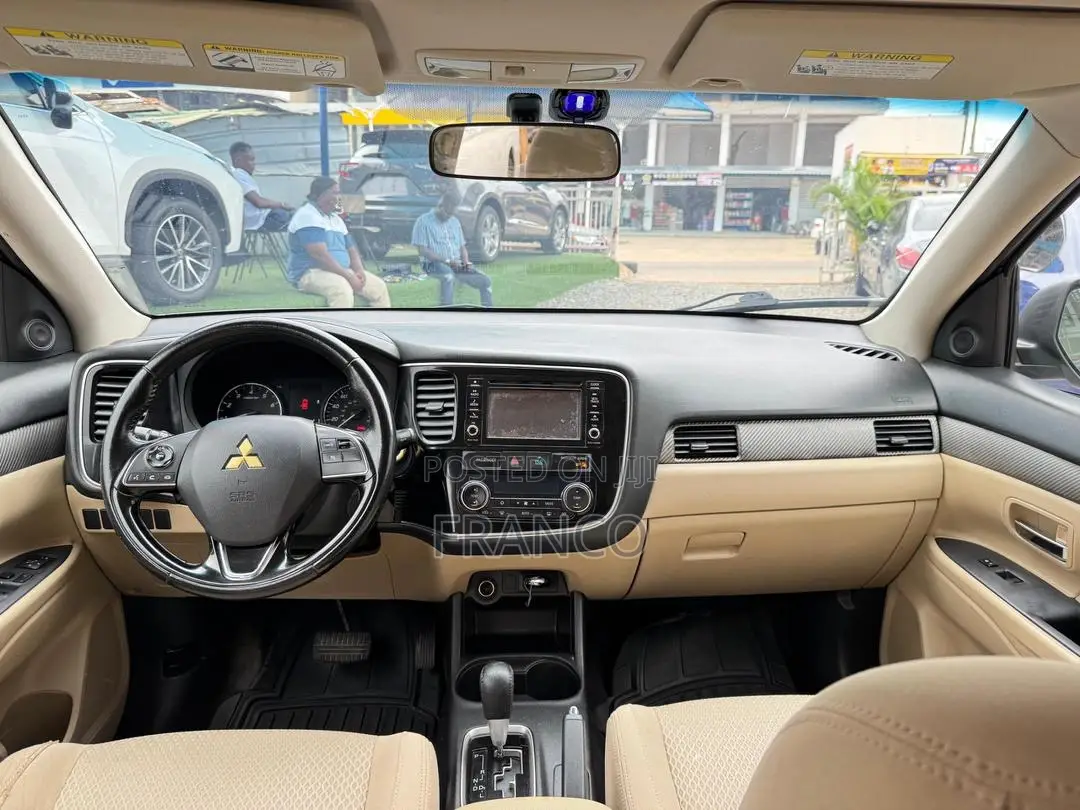 Mitsubishi Outlander SE FWD 2017 Brown