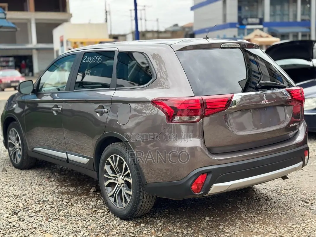 Mitsubishi Outlander SE FWD 2017 Brown