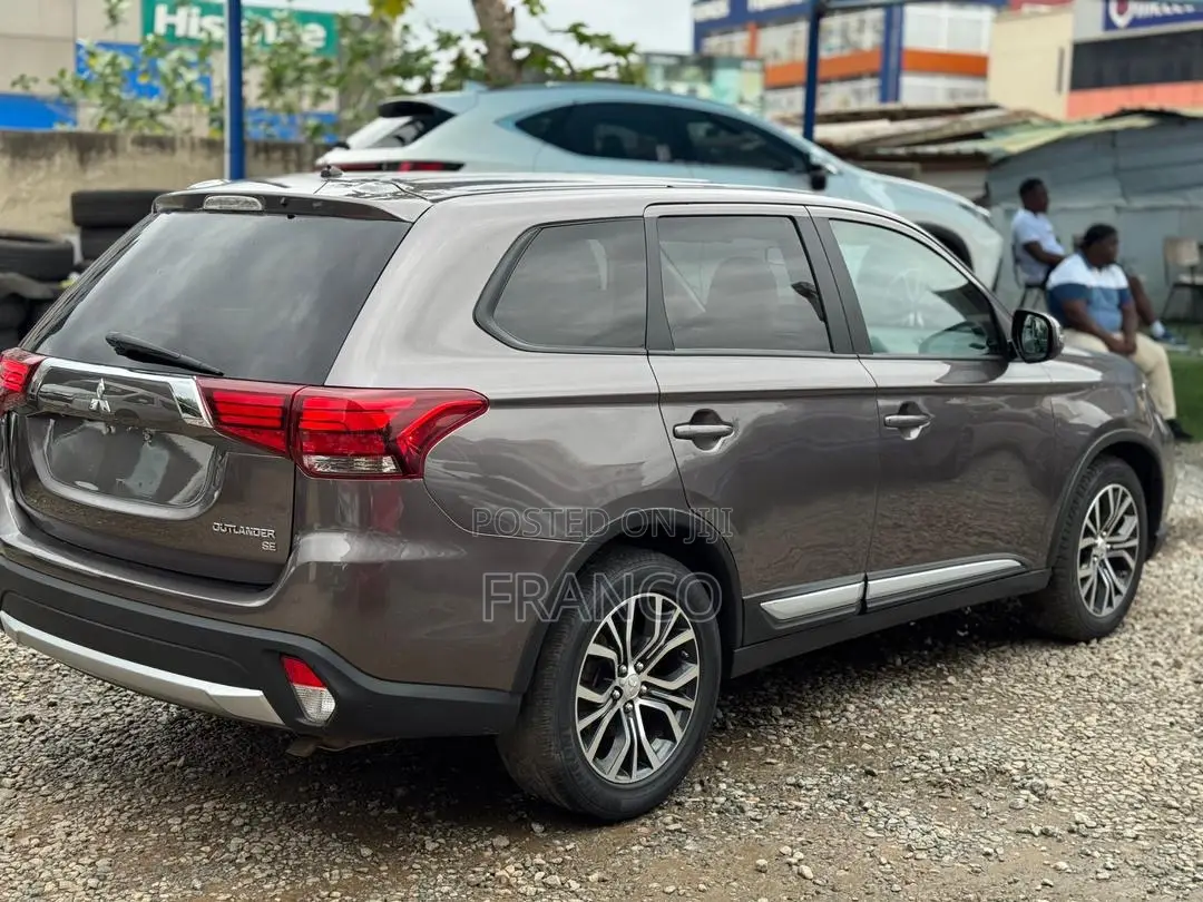 Mitsubishi Outlander SE FWD 2017 Brown