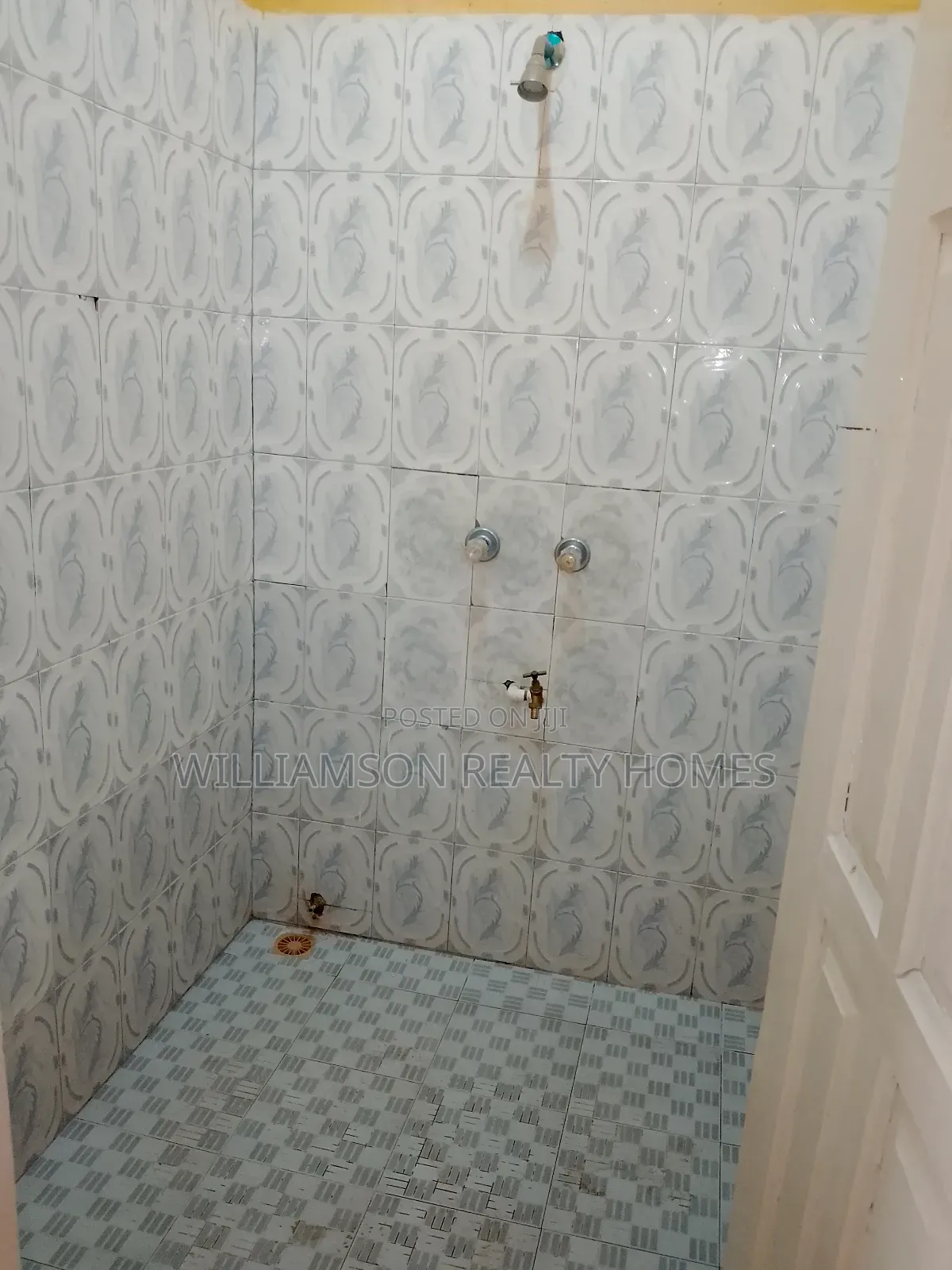 2bdrm House in Community 18 Area, Spintex for rent