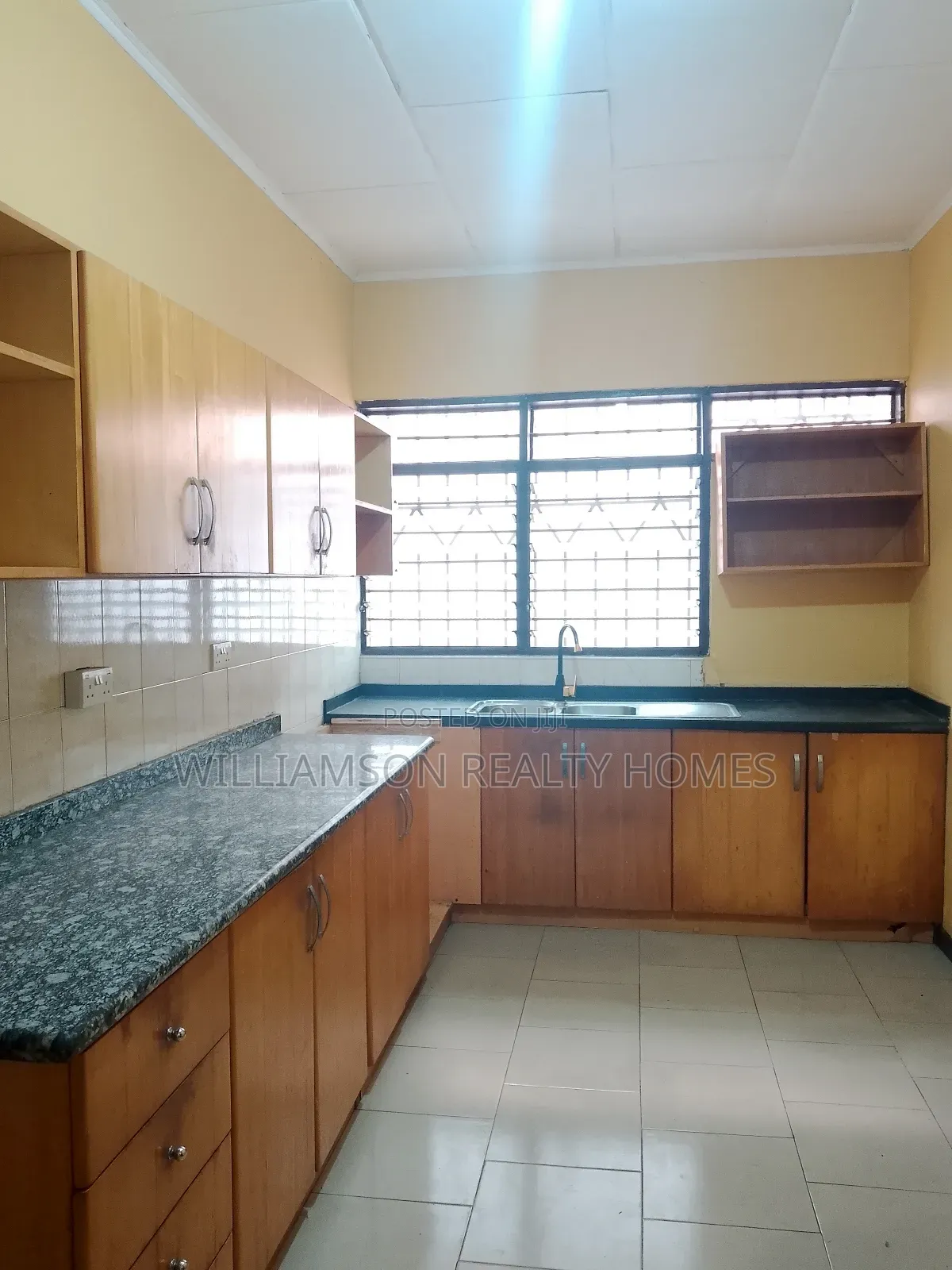 2bdrm House in Community 18 Area, Spintex for rent