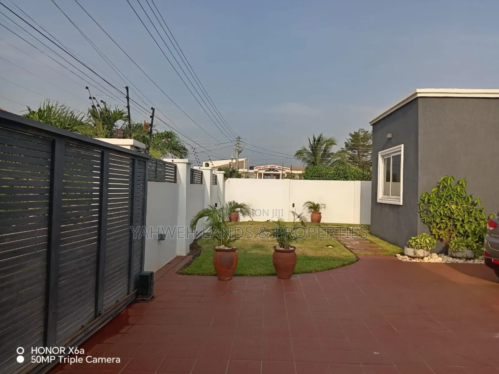 5bdrm Mansion in Lashibi for sale