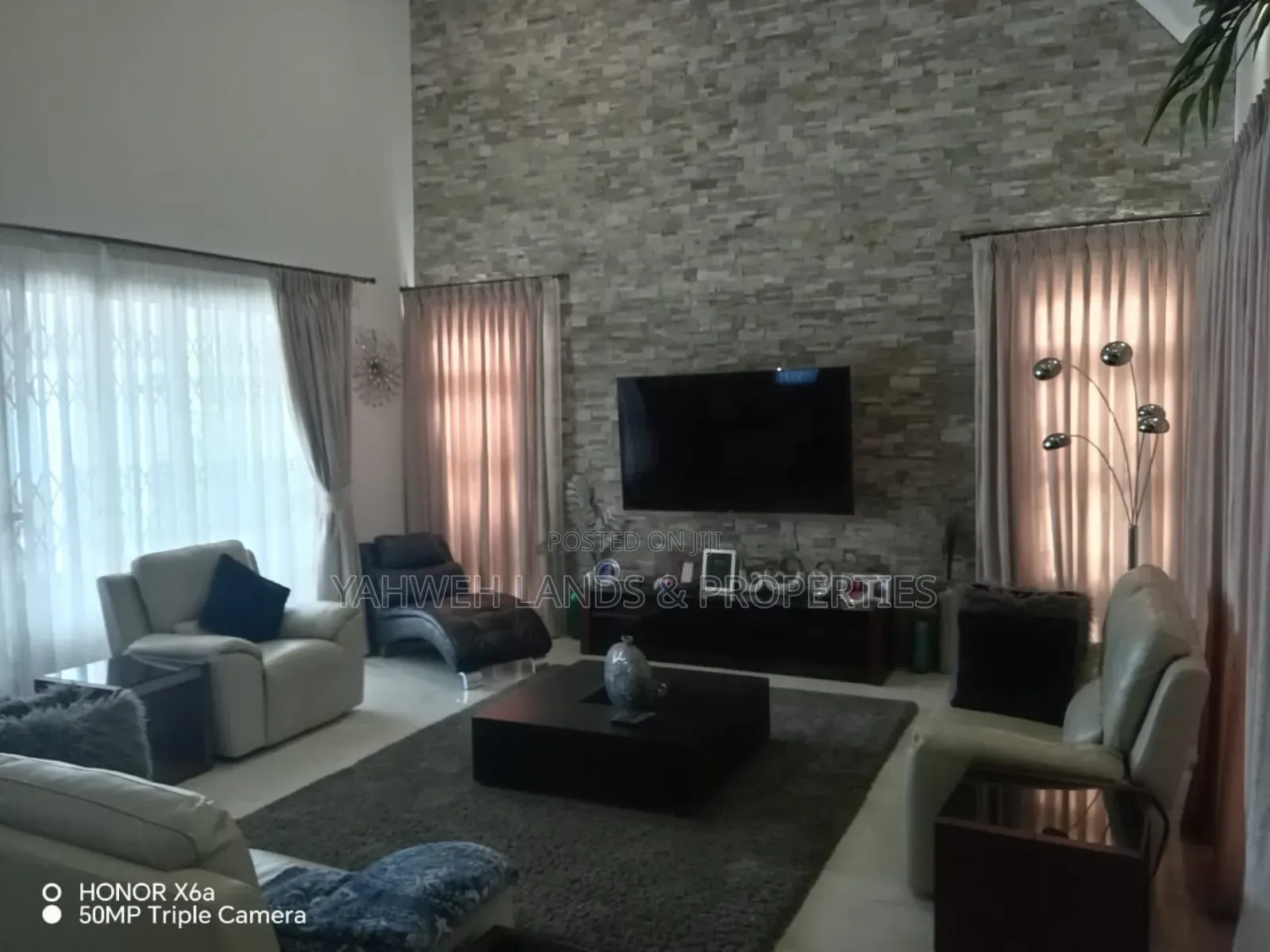 5bdrm Mansion in Lashibi for sale