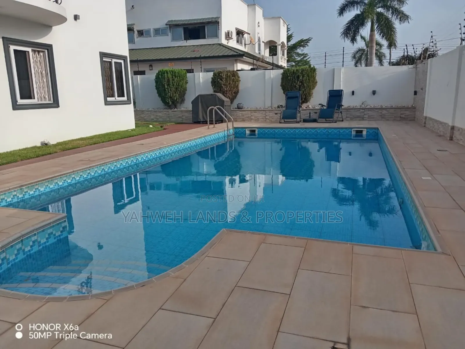 5bdrm Mansion in Lashibi for sale