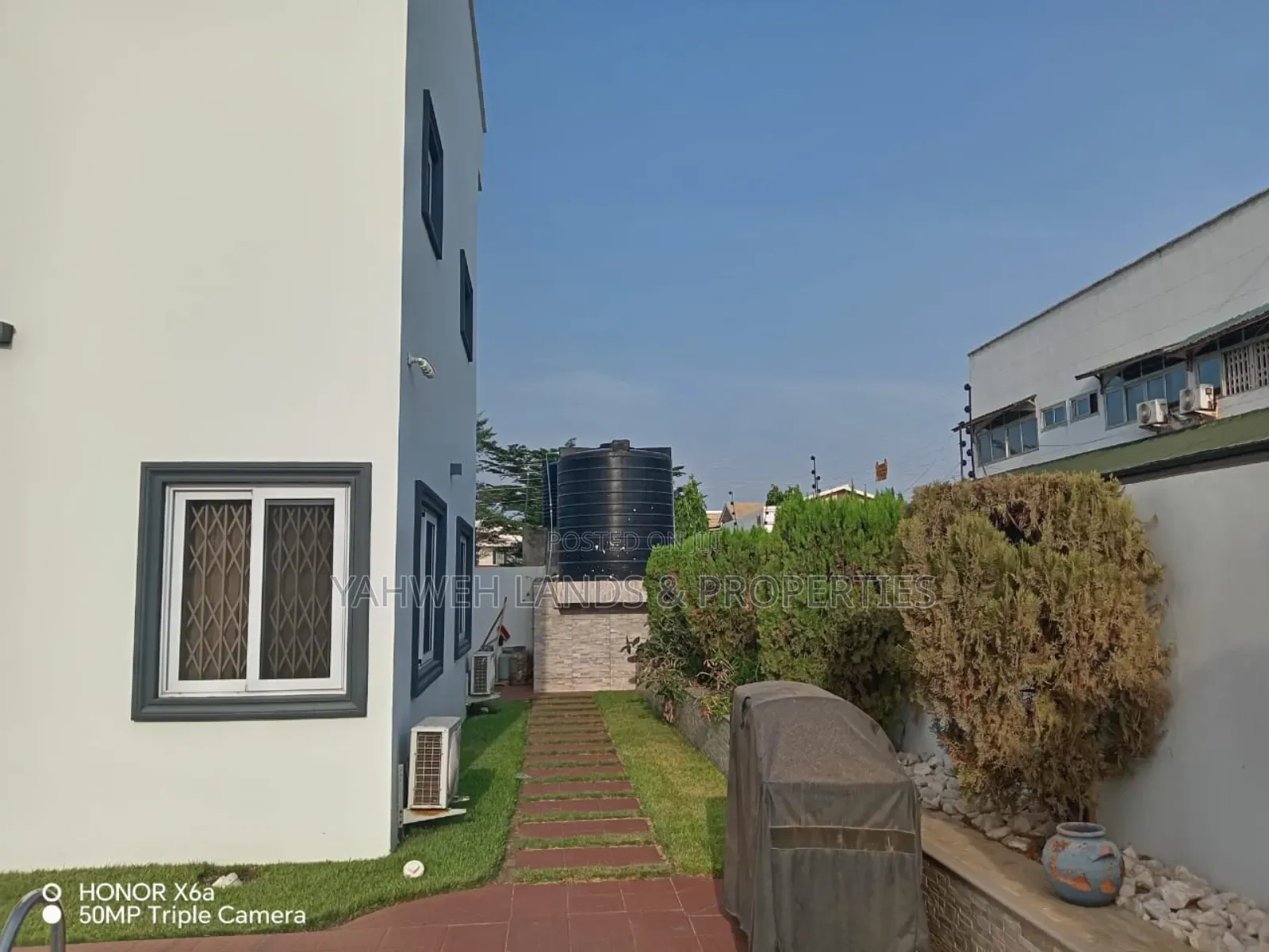5bdrm Mansion in Lashibi for sale