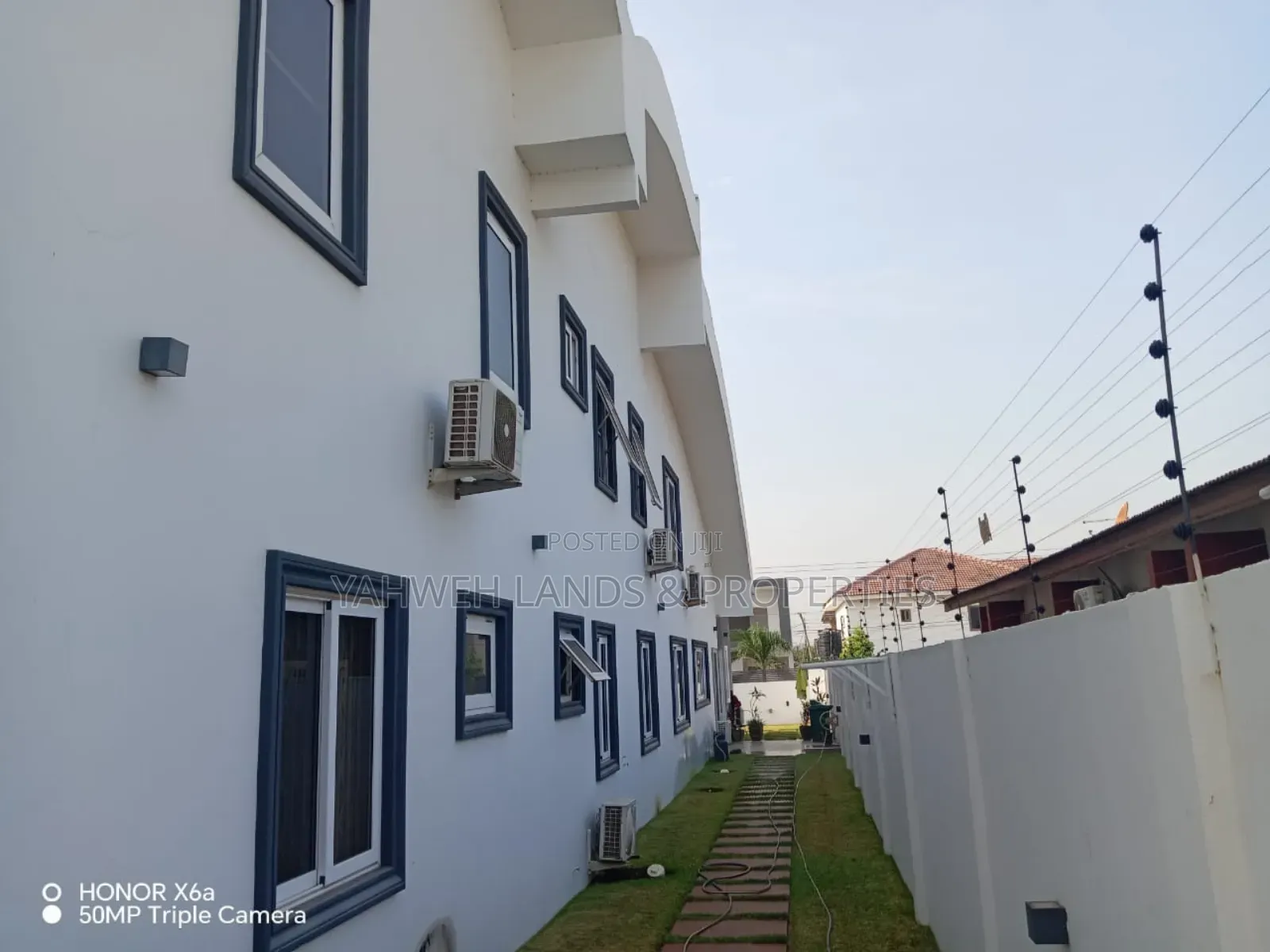 5bdrm Mansion in Lashibi for sale