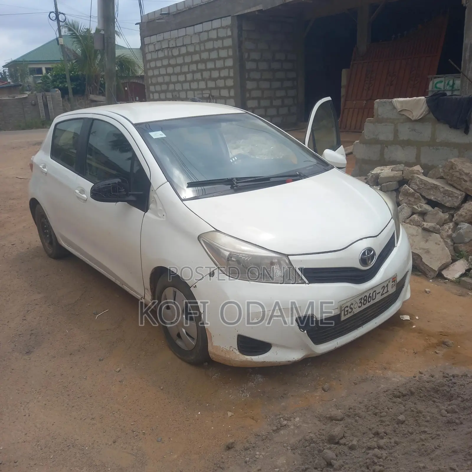 Toyota Yaris LE Hatchback 5dr 2012 White