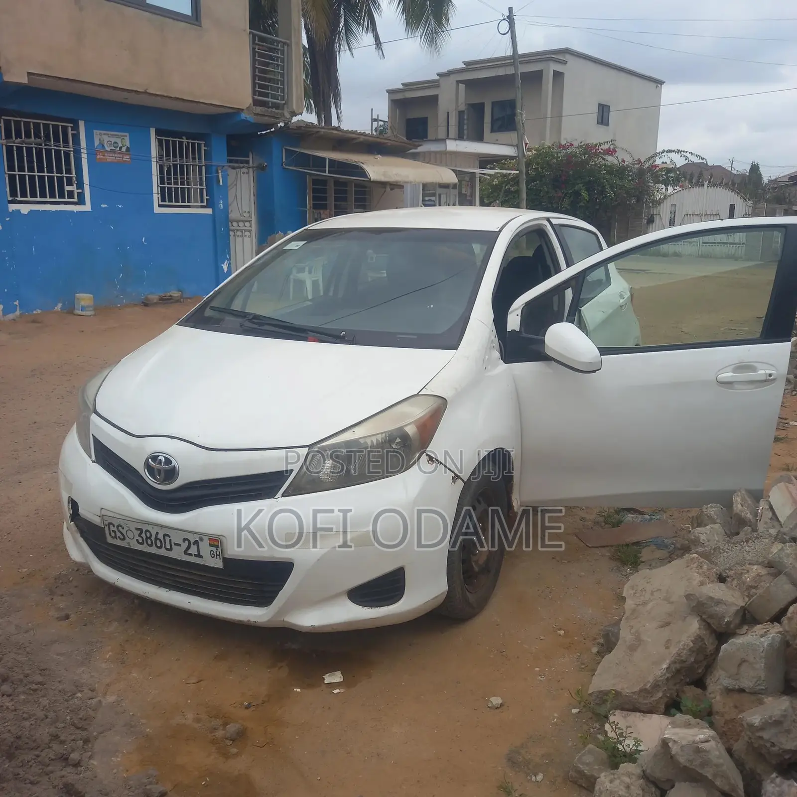 Toyota Yaris LE Hatchback 5dr 2012 White