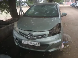 Toyota Vitz 2012 Silver