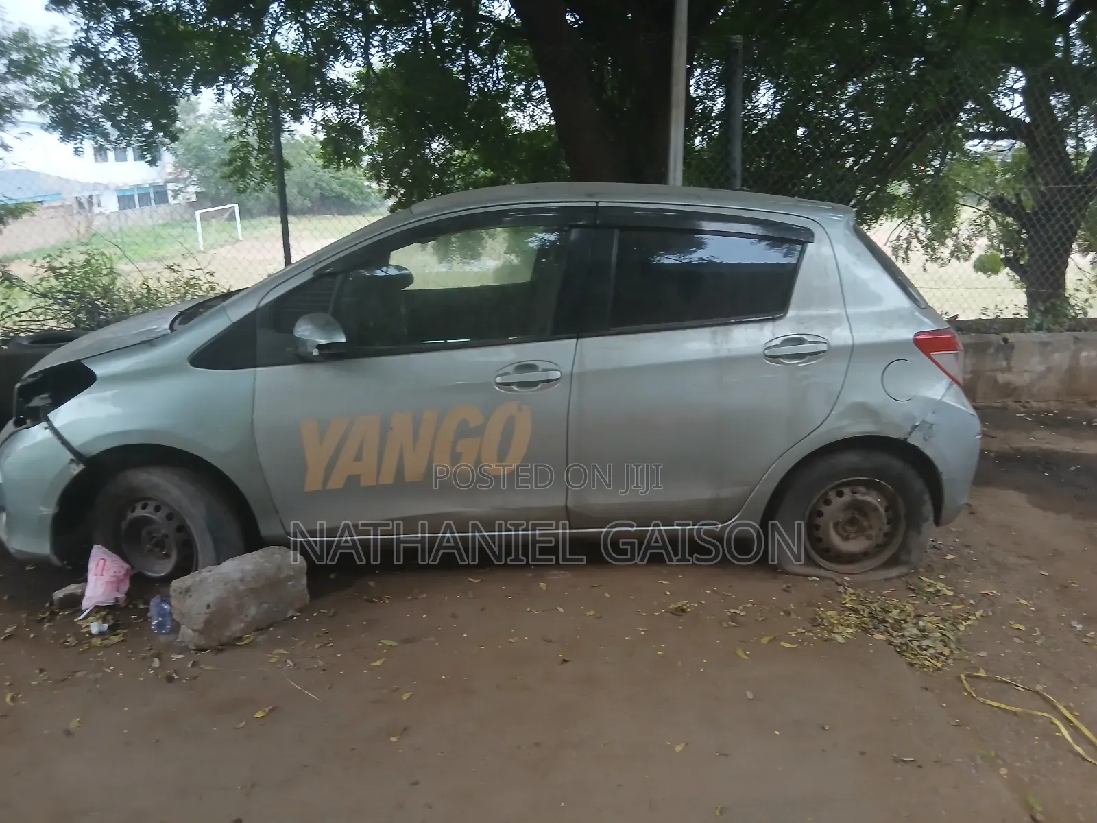 Toyota Vitz 2012 Silver
