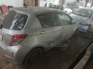 Toyota Vitz 2012 Silver
