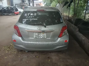 Toyota Vitz 2012 Silver