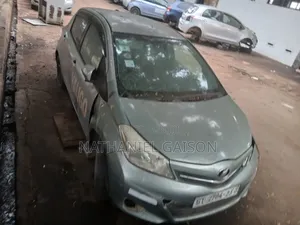 Toyota Vitz 2012 Silver